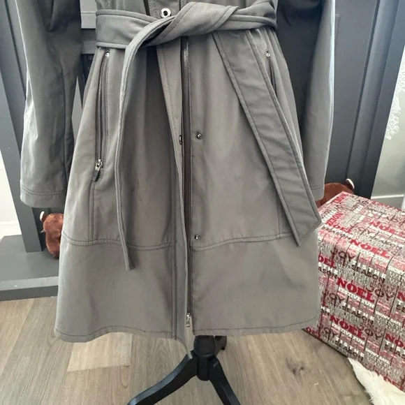Athleta Women’s Gray Hooded Softshell trench Coat Size Large - Picture 4 of 8